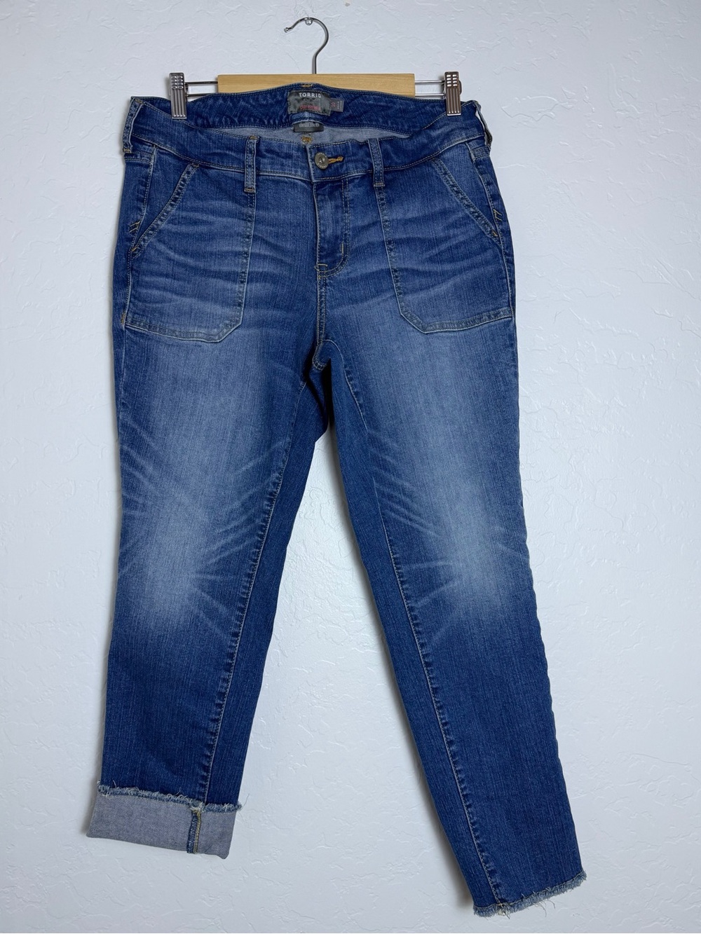 Torrid Women's 10 Denim Jeans Medium Blue Wash Crop Boyfriend Vintage Stretch